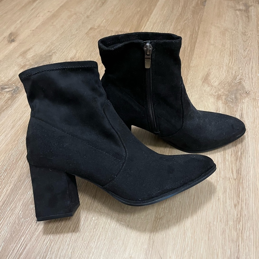 Chic Marc Fisher Black Ankle Booties